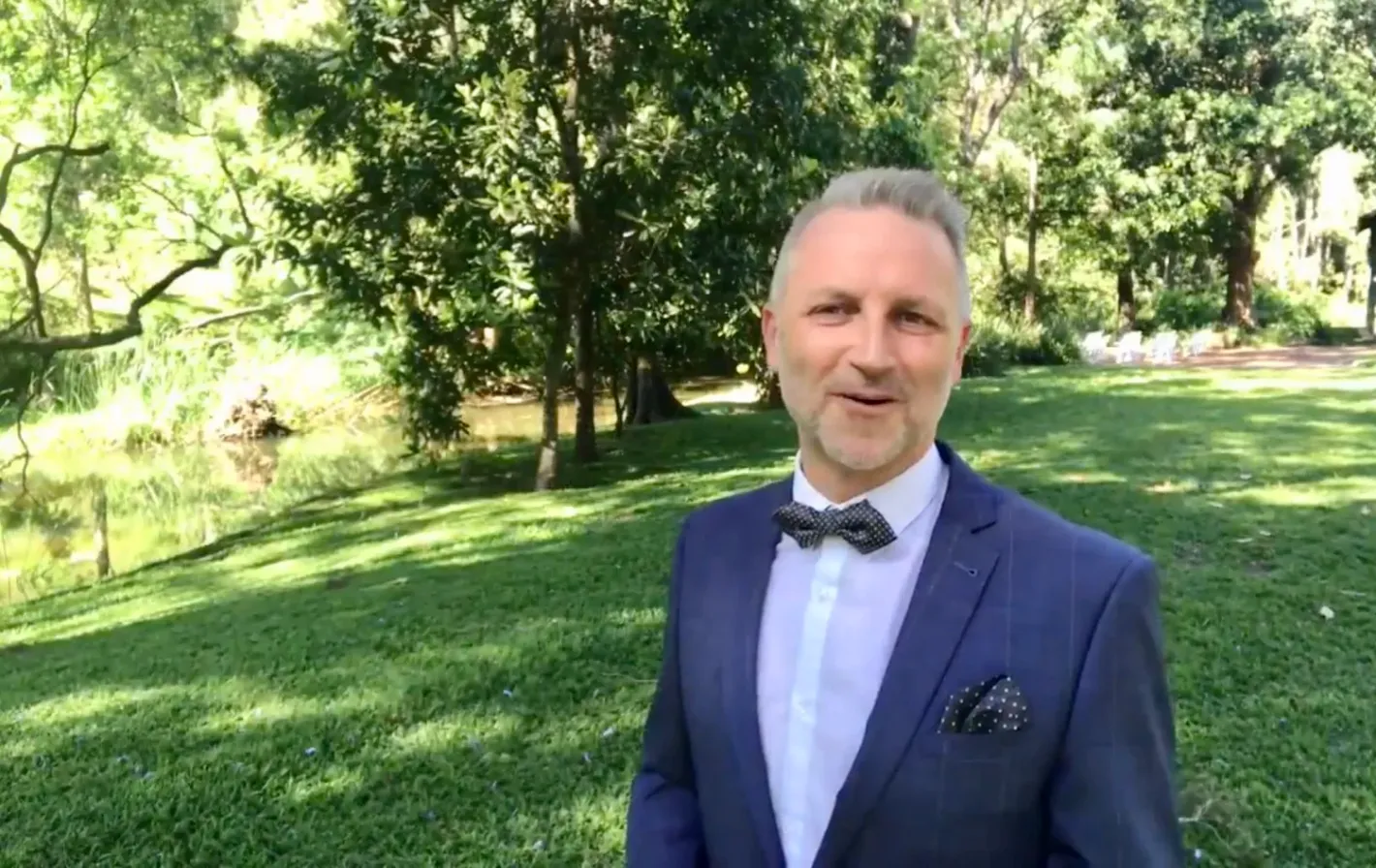 When to arrive at your wedding!?